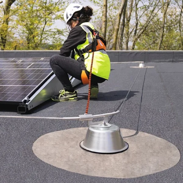 Linowy system zabezpieczający przed upadkiem z dachu Linowy system zabezpieczający przed upadkiem z dachu